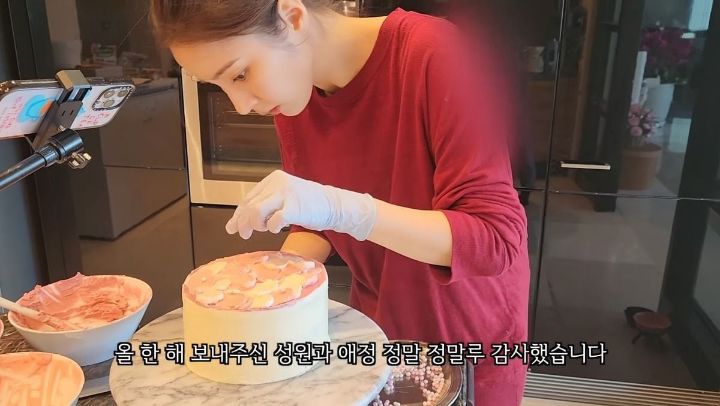 신세경이 크리스마스 기념으로 만든 케이크 | 인스티즈