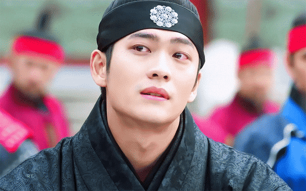이마를 어떻게 까는지에 따라 이미지 확 달라지는 강태오 gif | 인스티즈