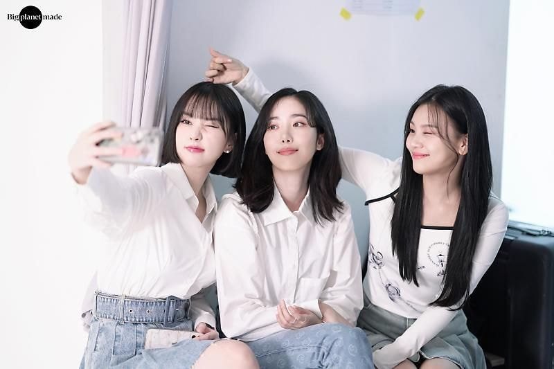 팬들 만족도 높아보이는 비비지 프로필 비하인드 사진 | 인스티즈