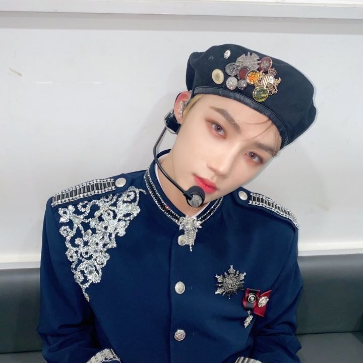 팬들이 많이 좋아하는 아이돌 무대 착장이지만 정작 아이돌 좋아했던, 좋아하는 군것질 말하는 달글멤버는 고통받는 패션템 | 인스티즈