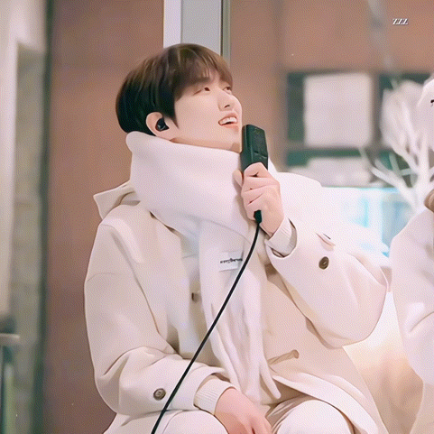 산들, 효정이 같은 소속사 후배 효진을 바라보는 방법…gif | 인스티즈