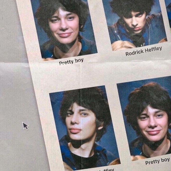 책에는 왼쪽같은 등신머저리로 그려놧으면서 영화는 정말 너무나도과분한미남으로 캐스팅을 해놔서 몰입이너무안됨.twt | 인스티즈