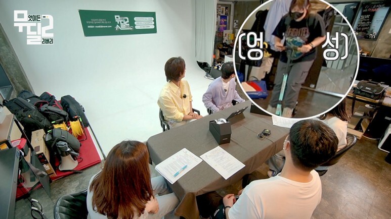 아이돌이 수동 킥보드로 배달을 하게 된 이유...jpg | 인스티즈