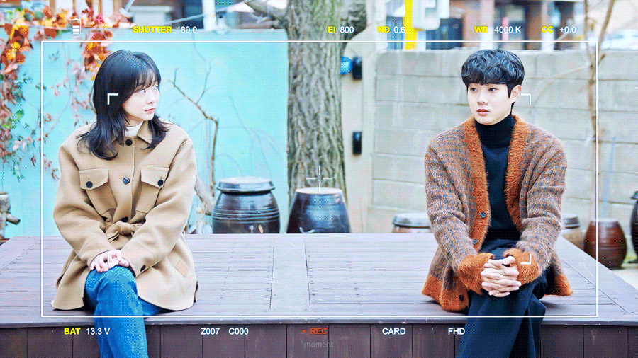 그 해 우리는에서 거의 매회 센스 있다고 언급 많은 교복~캠퍼스~오피스를 넘나드는 최우식X김다미 사계절 시밀러 룩.gifs | 인스티즈