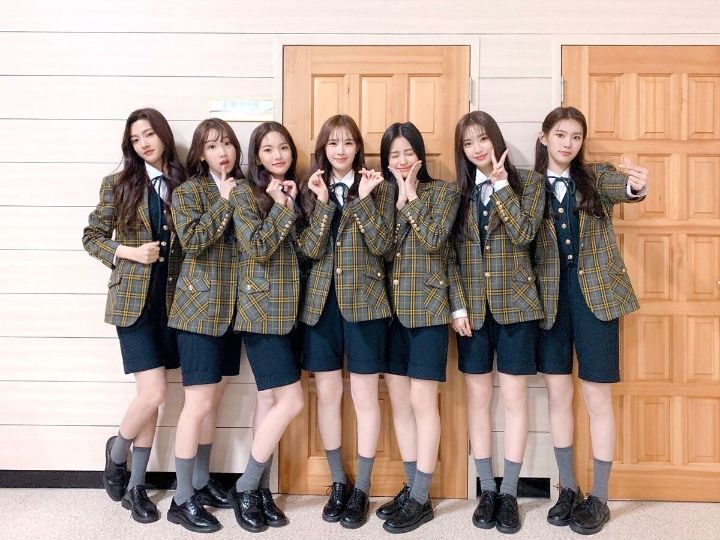 무대의상으로 하의를 바지만 입히는 신인여돌 코디 | 인스티즈