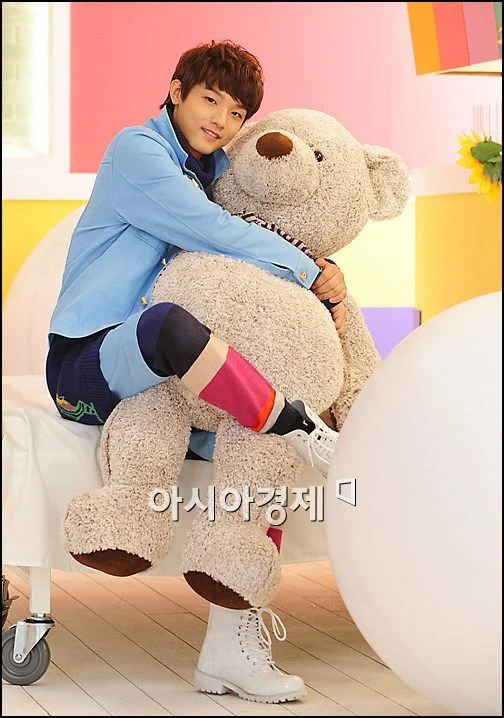 알찬성민 (최예나 오빠) 이 얼마나 어릴때 데뷔했는지 체감되는 짤.jpg | 인스티즈