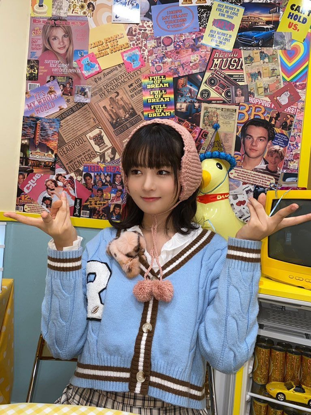 요즘 아이돌들이 많이 한다는 갸루피스 포즈 | 인스티즈