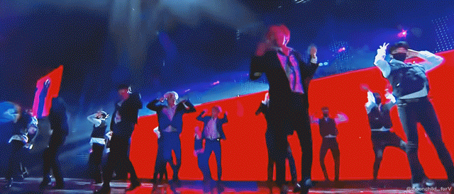 방탄팬들이 투표하면 거의 반반으로 나뉜다는 레전드 무대 2개 | 인스티즈