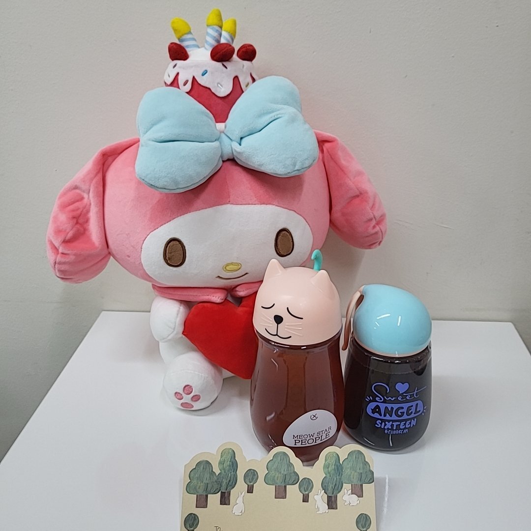 아들 생일카페에 선물과 함께 편지 남기고 간 김요한 어머니 | 인스티즈