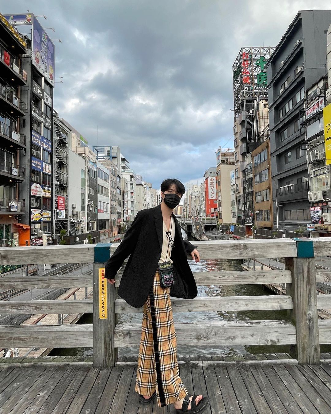 잘생겼다는 소리 많이 듣는 아들이 겉멋 들까봐 어머니가 폭탄머리 시켜버린 남돌 | 인스티즈