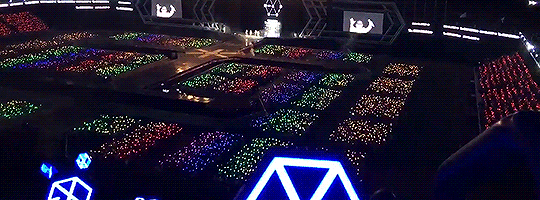 응원봉 중앙제어를 제대로 하면 이렇게 존잼꿀잼 jpgif feat 엑소 응원봉 | 인스티즈