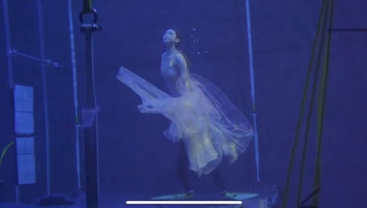 지금 알티타고있는 세계관 찍겠다고 대역없이 수중촬영 해낸 에스파 카리나 | 인스티즈