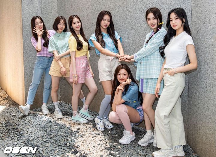 무대의상으로 하의를 바지만 입히는 신인여돌 코디 | 인스티즈
