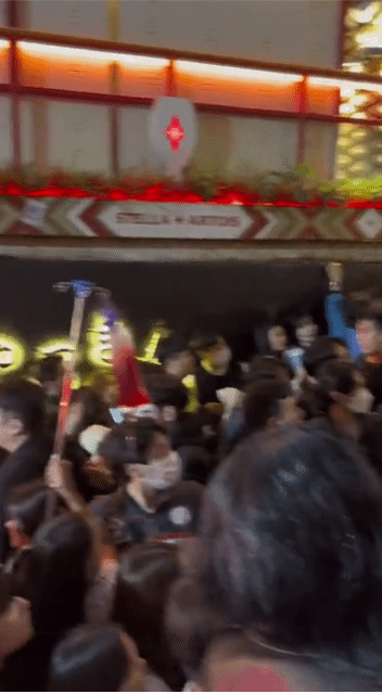 뒤에서 민 게 보이는 움짤 | 인스티즈