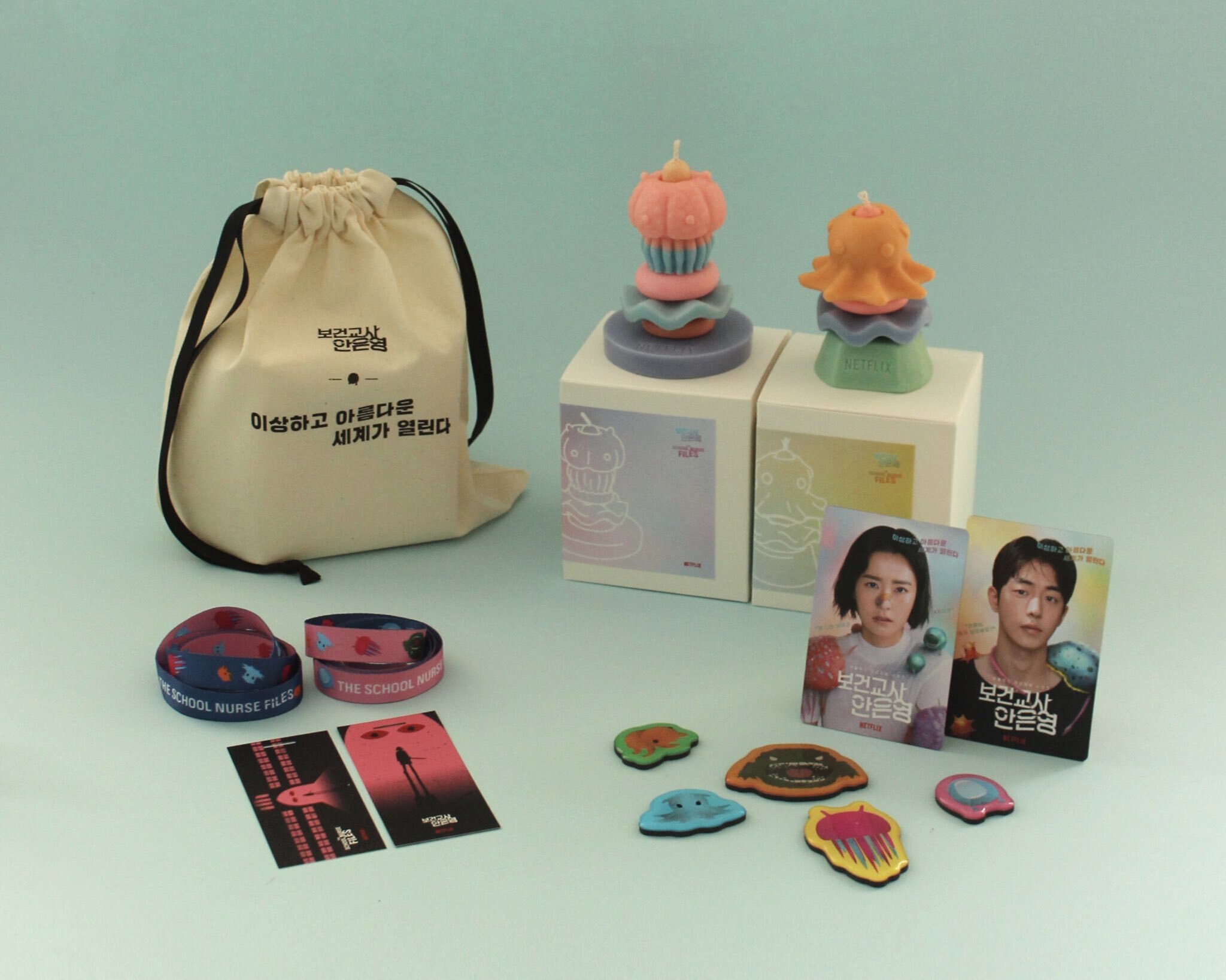 배우, 관계자들한테만 뿌리는 넷플릭스 굿즈 - 🚀 이슈늬우스 - 방석 위로 모여라