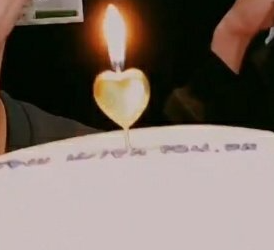 방탄코인 타려던 가게와 친분 걸리고 기싸움 하는 듯한 하이브 직원 (feat. 직원지인 케이크는 디자인 원작자 표기 없이 판매중) | 인스티즈