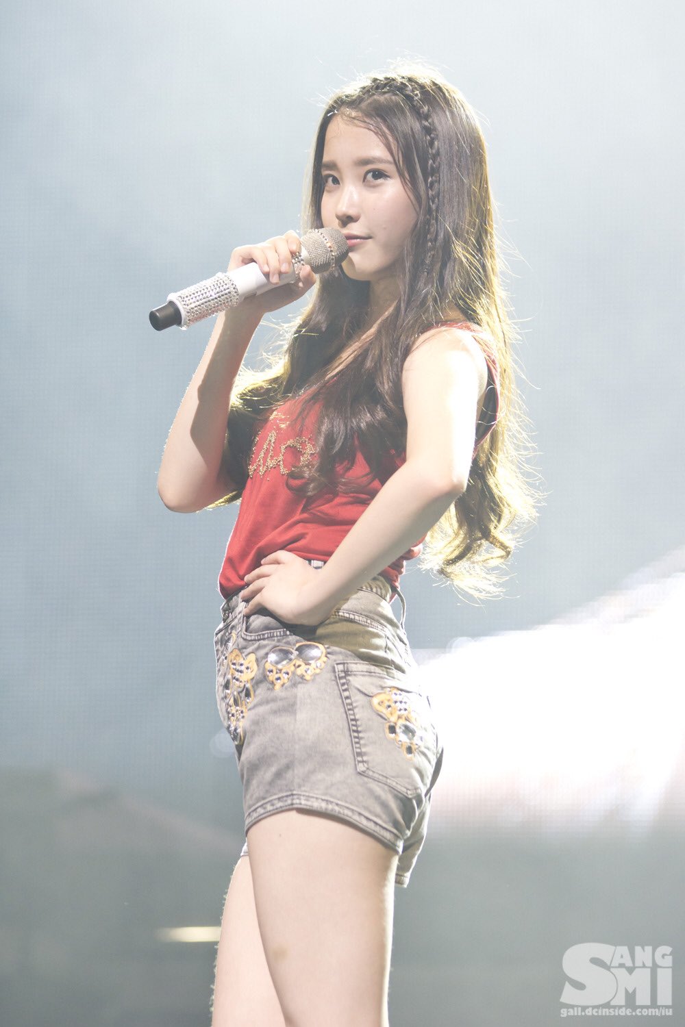 아이유의 마이크 사랑 | 인스티즈