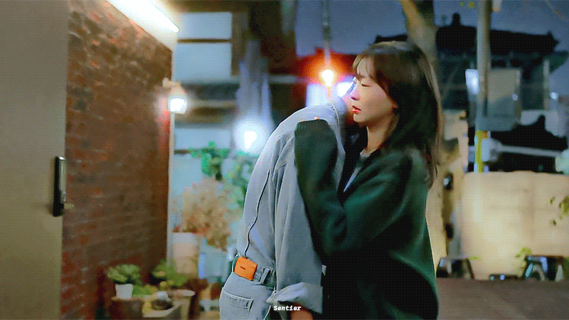 그 해 우리는에서 거의 매회 센스 있다고 언급 많은 교복~캠퍼스~오피스를 넘나드는 최우식X김다미 사계절 시밀러 룩.gifs | 인스티즈