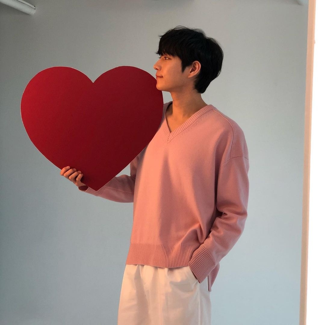 숏컷이나 투블럭 하고 싶어서 남자 연예인 사진 좀 저장하고 싶은데 그때마다 방석이들 키알을 잡을 수는 없잖아 | 인스티즈