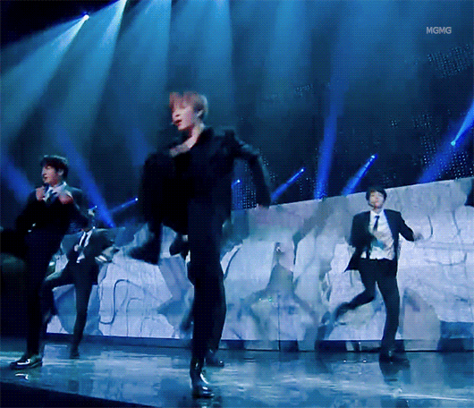 방탄팬들이 투표하면 거의 반반으로 나뉜다는 레전드 무대 2개 | 인스티즈