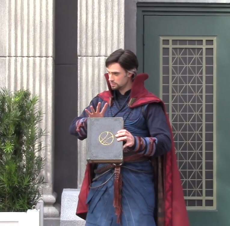 디즈니랜드의 닥터스트레인지 & 로키 | 인스티즈