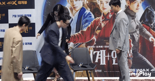 왜 김태리한테만 이런 일이 일어나는지 궁금함 | 인스티즈