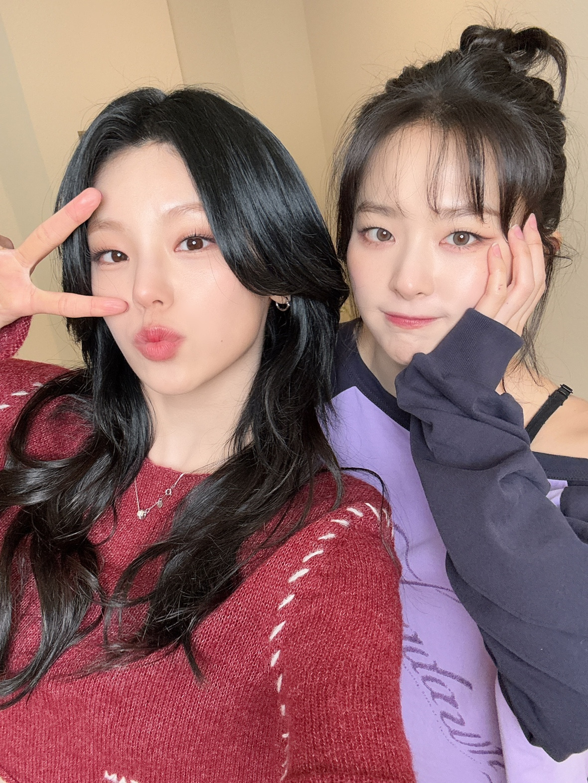 슬기랑 예지 SM이랑 JYP에서 선뻗기 기초루틴 배운거 보여주는데.twt | 인스티즈