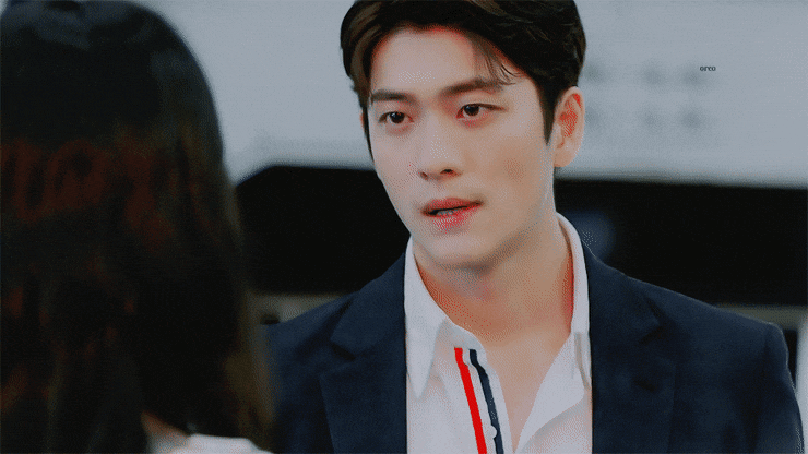 이마를 어떻게 까는지에 따라 이미지 확 달라지는 강태오 gif | 인스티즈