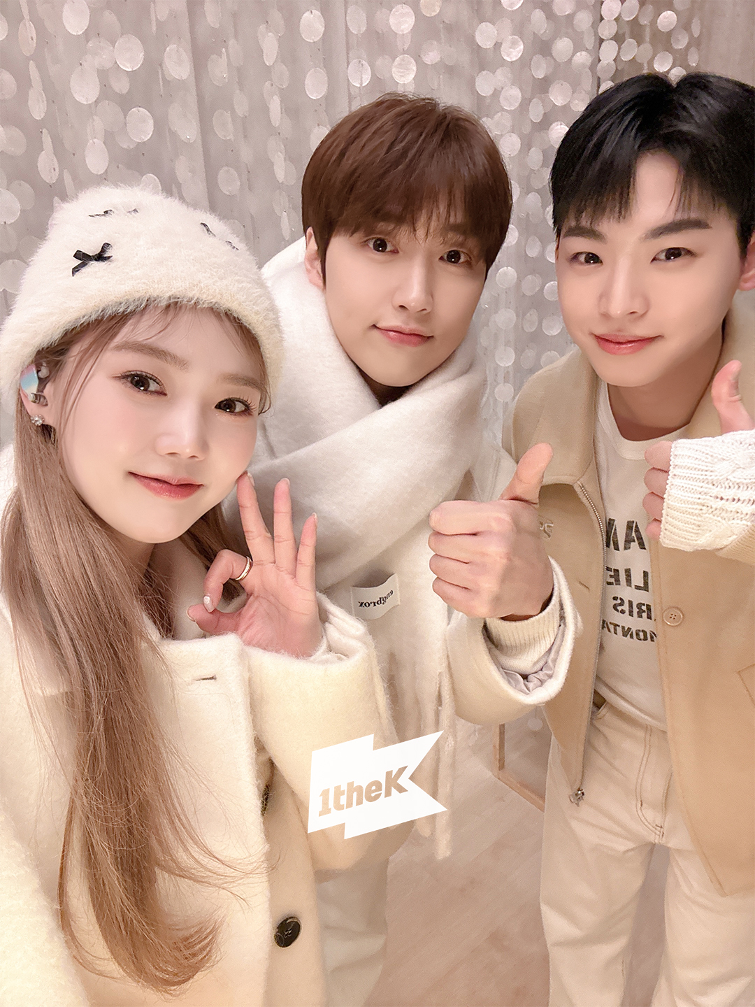 산들, 효정이 같은 소속사 후배 효진을 바라보는 방법…gif | 인스티즈