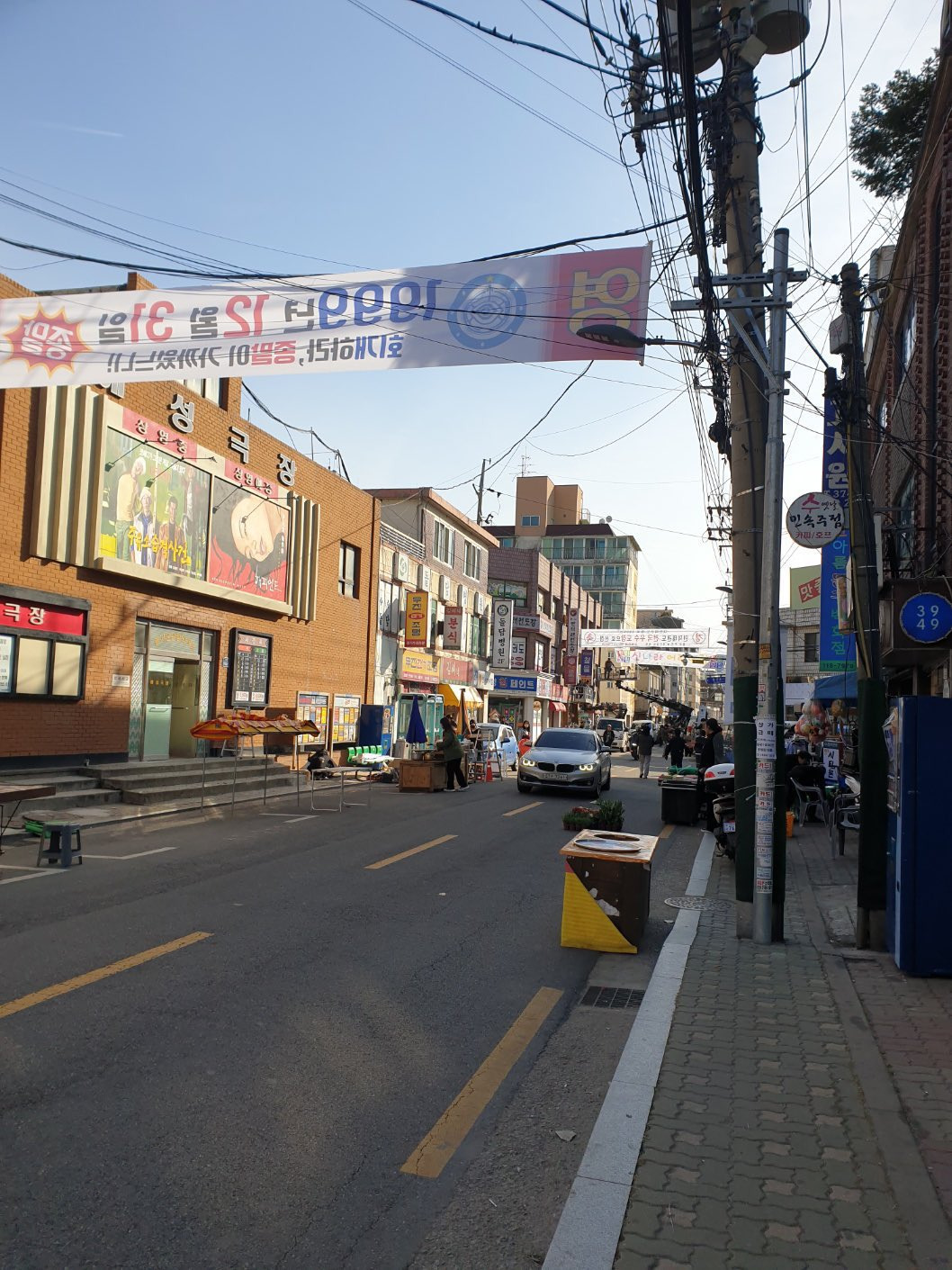 공개 예정 넷플릭스 드라마 더 원더풀스 세기말 감성 제대로 말아줄거같은 촬영장 사진 | 인스티즈