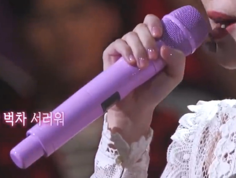 아이유의 마이크 사랑 | 인스티즈