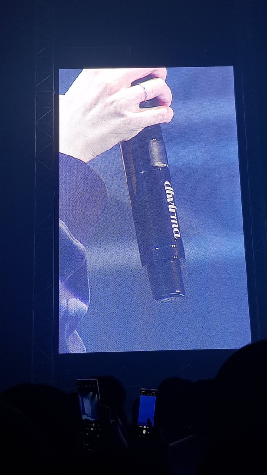 아이유의 마이크 사랑 | 인스티즈