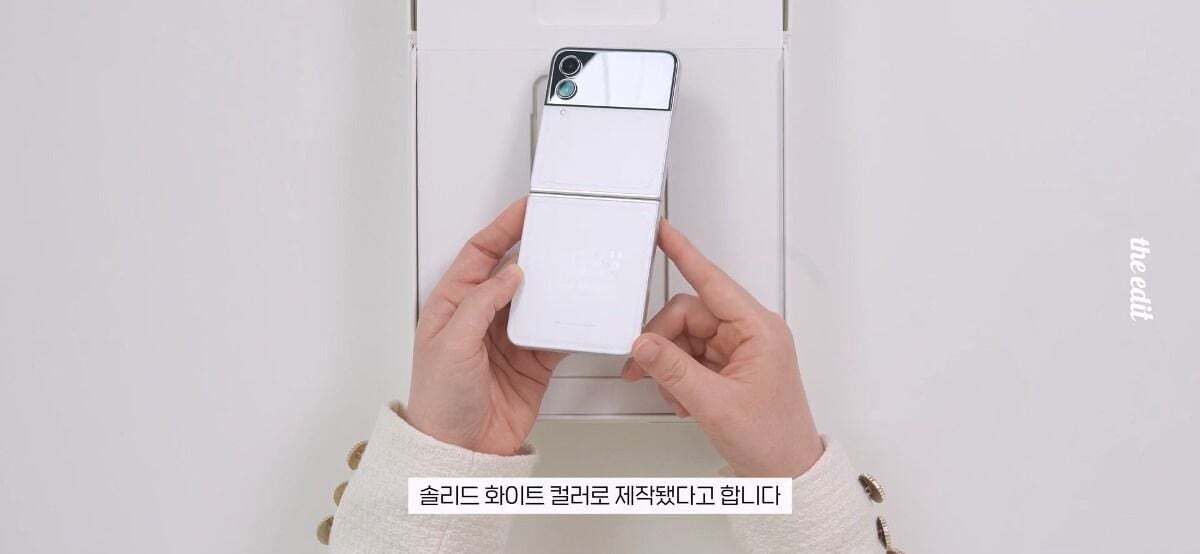 삼성 역사상 가장 간지나는 폰이라는 갤럭시Z플립4 메종 마르지엘라 실물.gif | 인스티즈