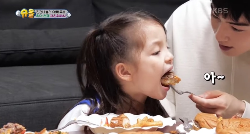 [슈돌] 항상 동생들 챙겨주던 나은이가 은우삼촌에게 어리광 부리는 순간들 | 인스티즈