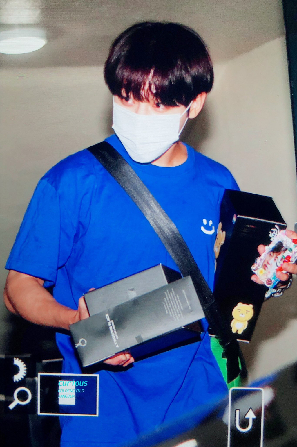 소속사 사장 사진 탑꾸해서 들고 다니는 아이돌 | 인스티즈