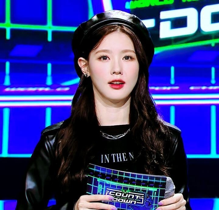 팬들이 많이 좋아하는 아이돌 무대 착장이지만 정작 아이돌 좋아했던, 좋아하는 군것질 말하는 달글멤버는 고통받는 패션템 | 인스티즈