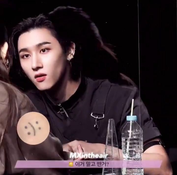 대면팬싸하면서 타투 보여주는 아이돌 (누군지 궁예하면서 들어오기) | 인스티즈