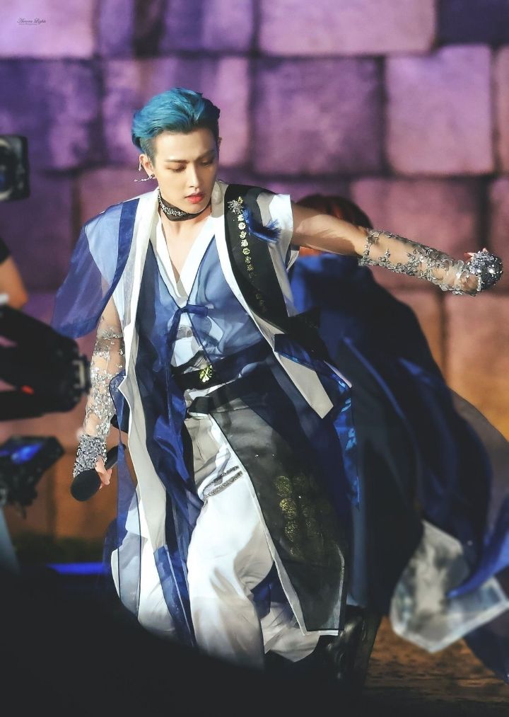 디자이너가 곡 컨셉에 듣고 만들었다는 남돌 한복 의상.jpg | 인스티즈