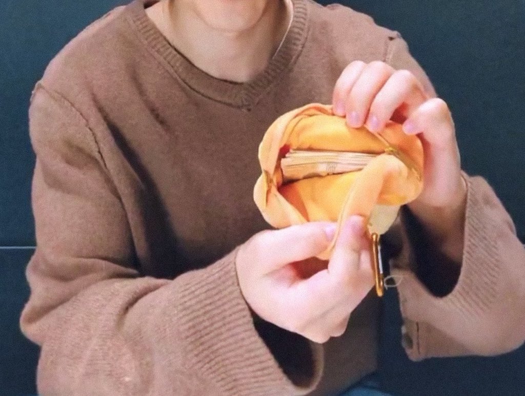 방탄소년단 지민이 오늘 진에게 받은 생일 선물 | 인스티즈