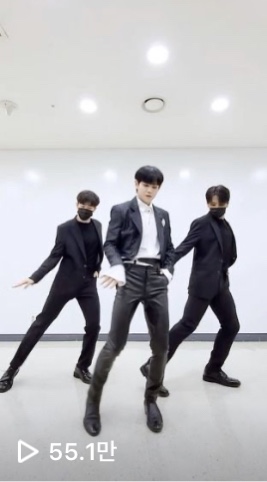 연예인들이랑 정말 교류 없는 양요섭이 틱톡 챌린지를 하게 된 단 하나의 이유 | 인스티즈