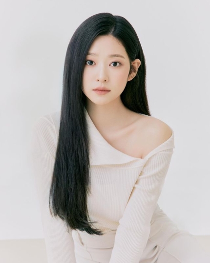 [단독] 아이즈원 김민주, 하이브 걸그룹 합류 제안 거절"연기 활동 의지 강해" | 인스티즈