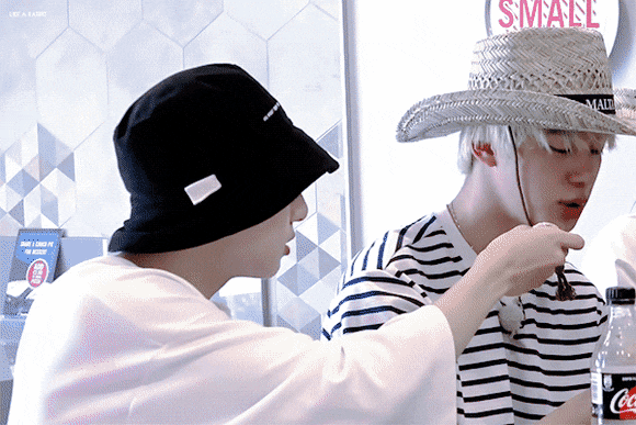 방탄으로 보는 음식 나눠먹기 레벨(방석이들은 어디까지 가능🤔❓️) | 인스티즈