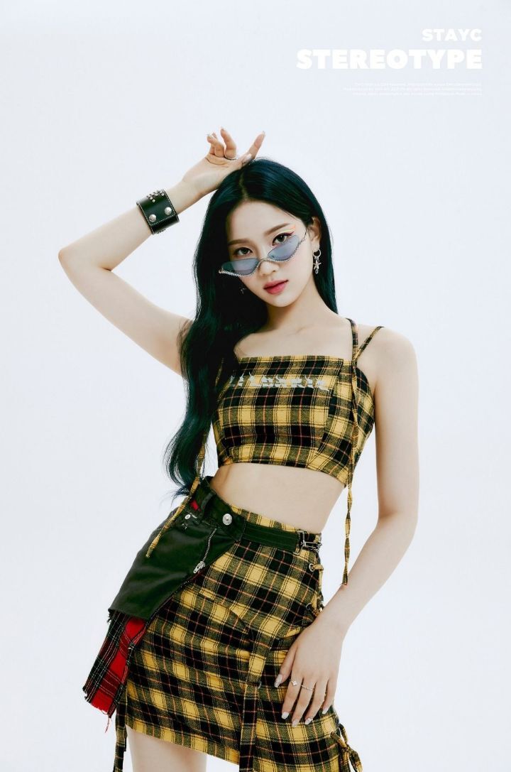 눈썹 모양 새로 바뀐듯한 스테이씨 아이사.jpg | 인스티즈