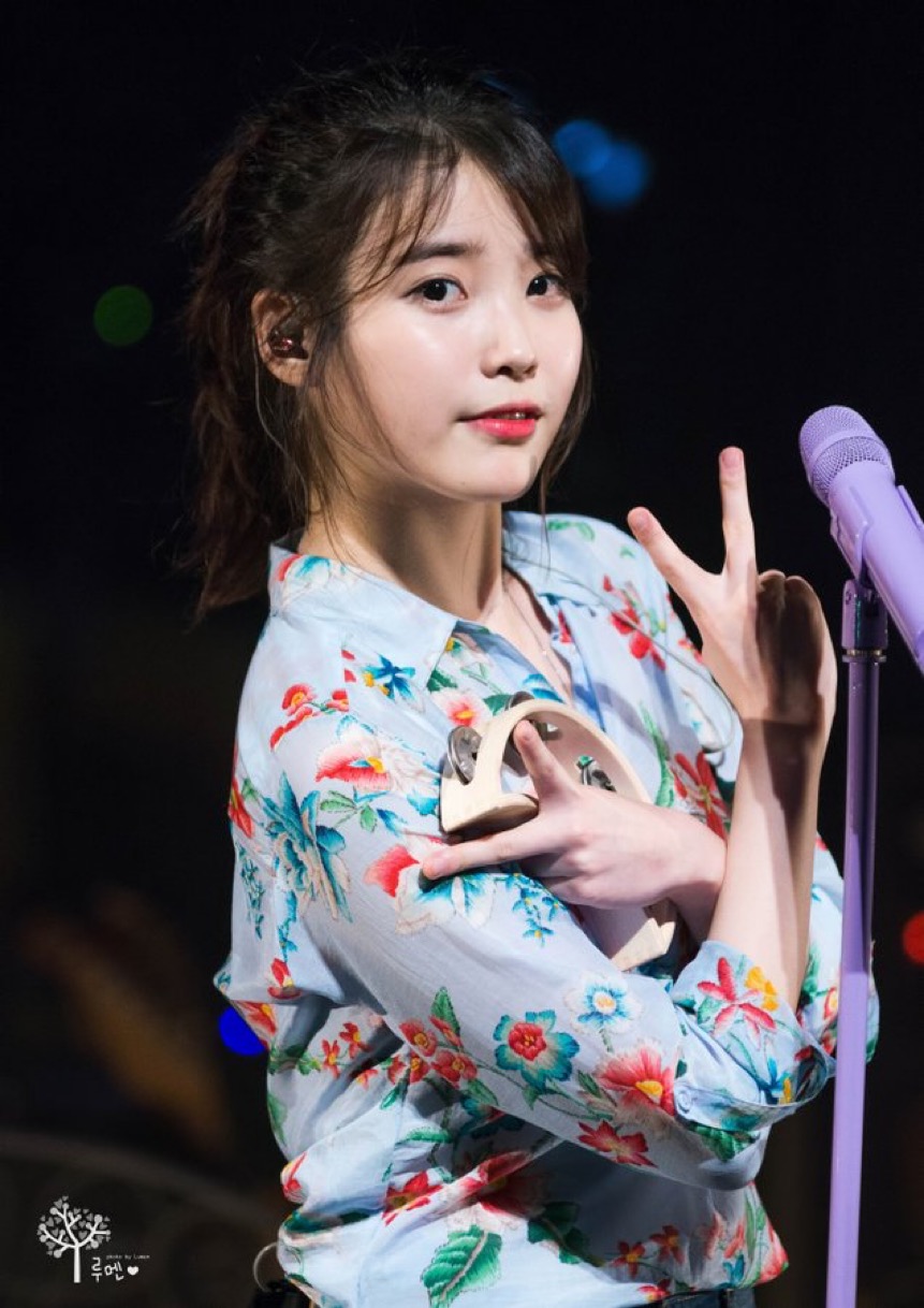 아이유의 마이크 사랑 | 인스티즈