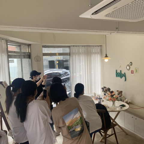 카페에서 강아지 생일파티 하는데 손님들이 | 인스티즈
