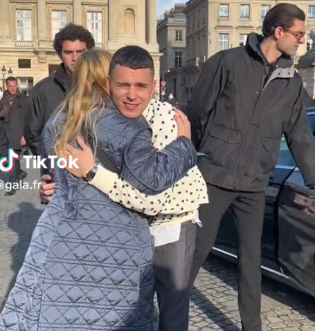 디올쇼에서 하이브 의전이 방탄한테 벌인 대참사 (루이비통 계열사들(LVMH) 디올 안내자, 포토그래퍼, 아르노 ceo 쌩까기) | 인스티즈