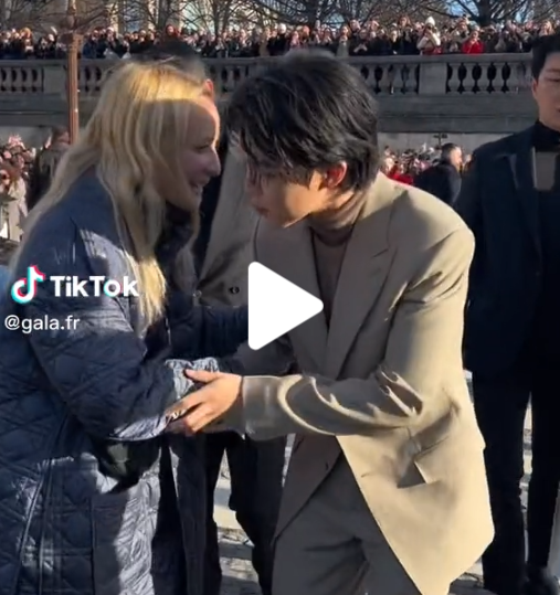 디올쇼에서 하이브 의전이 방탄한테 벌인 대참사 (루이비통 계열사들(LVMH) 디올 안내자, 포토그래퍼, 아르노 ceo 쌩까기) | 인스티즈