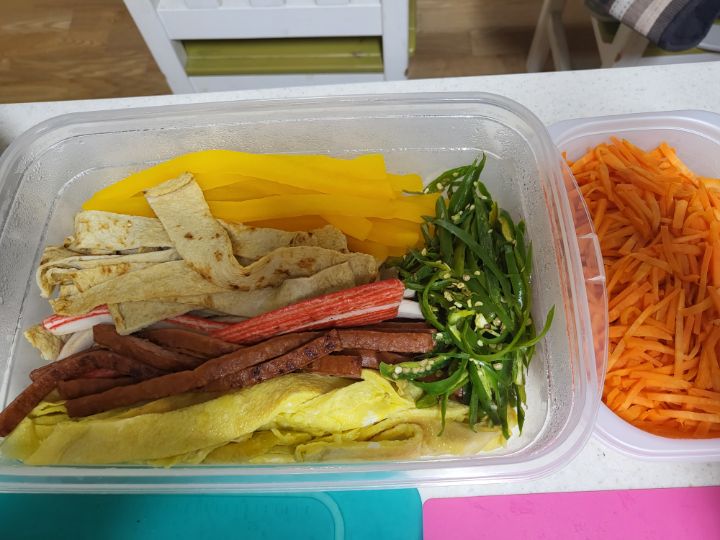 둘둘말은김밥 이미지