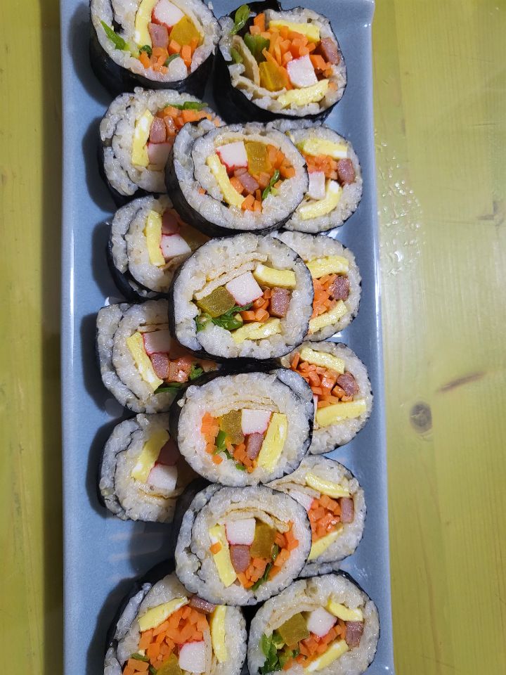 둘둘말은김밥 이미지