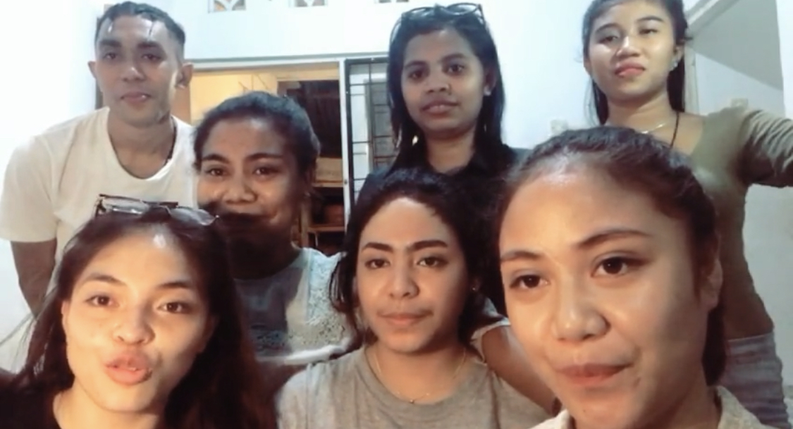 먼저 웃는 사람이.. 뒤지는 거야 | 인스티즈